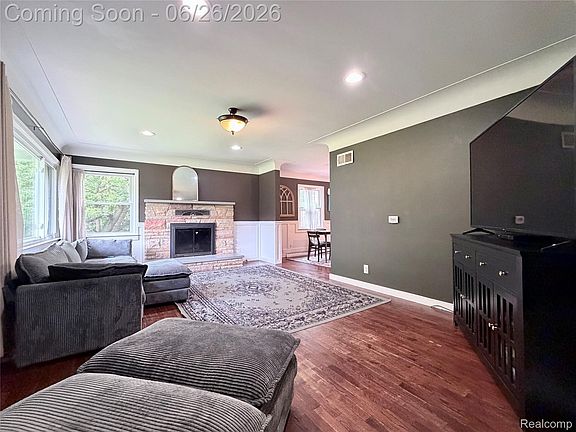 4th image of 3555 Wilson Dr