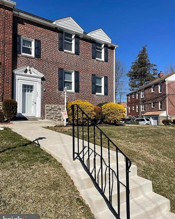 208 Hiawatha Ln #2