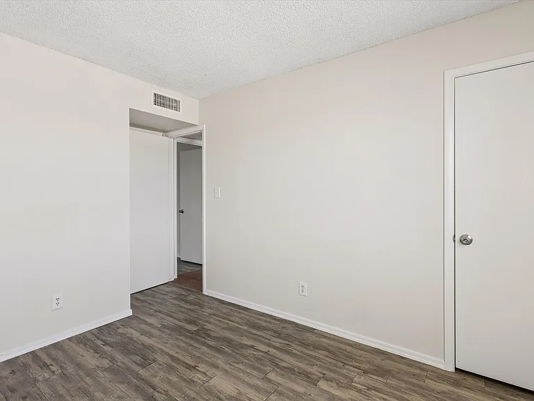 735 E South Mountain Ave — Photo 28