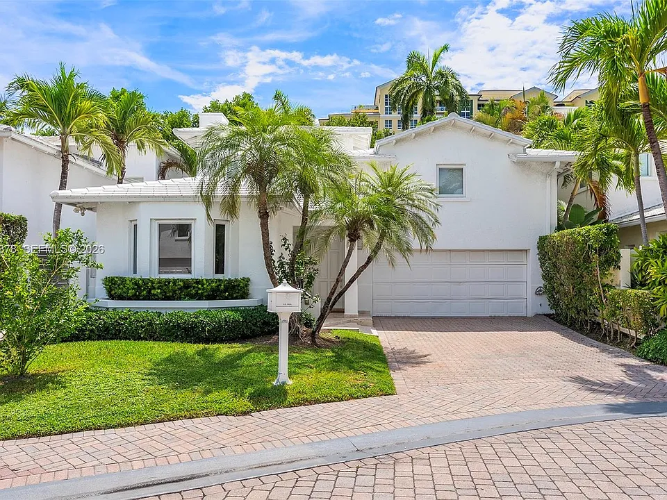 6 Coconut Ln
