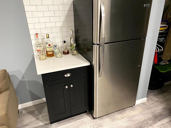 5th image of 2828 N Burling St APT 315