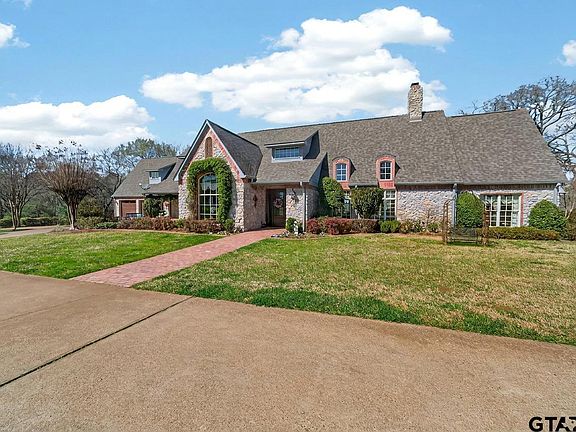 3rd image of 535 Riata Rd