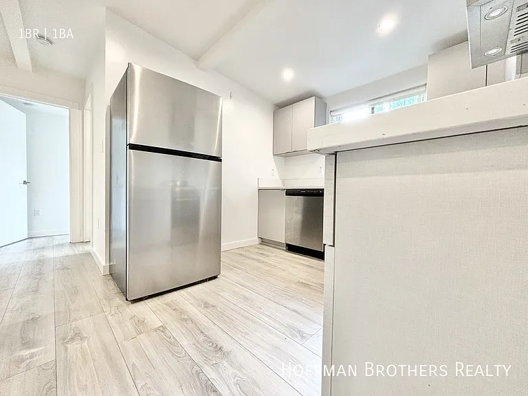 1568 Yosemite Dr #6 — Photo 4