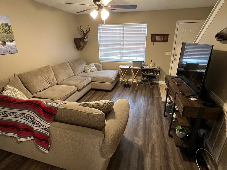 186 Priscilla Dr — Photo 2