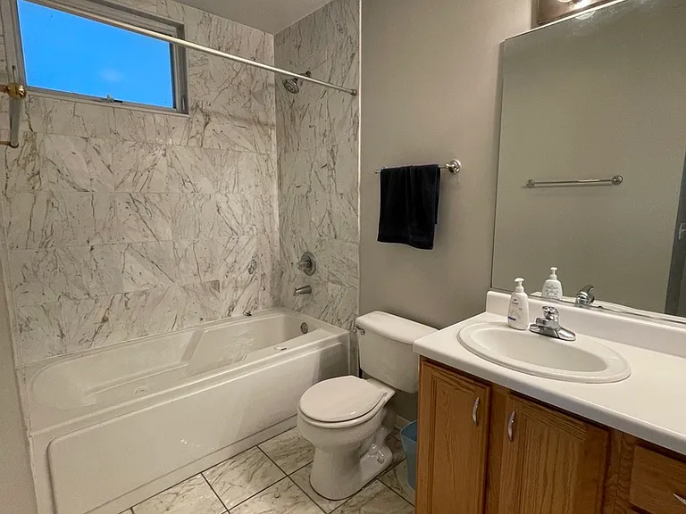 2135 N Southport Ave #102 — Photo 9