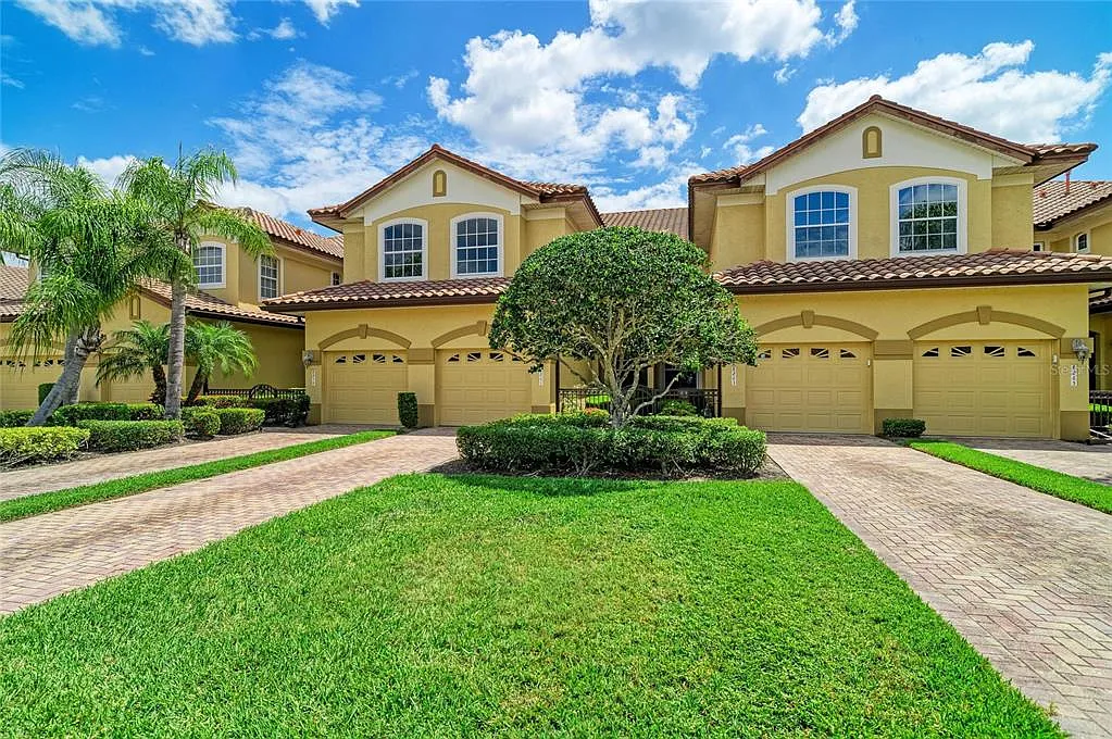 3 bed, 2.0 bath, 1812 sqft, $2,600 — Photo 1
