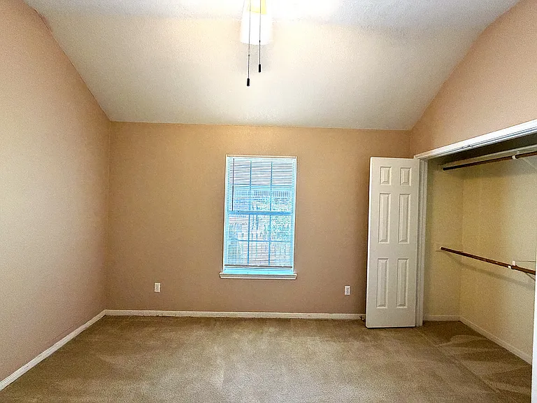 405 Gina Dr — Photo 27