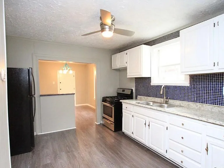 211 Regent — Photo 11