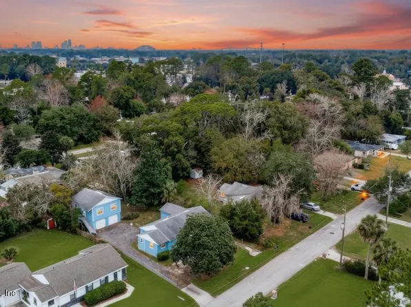 1954 BURKHOLDER Circle E, Jacksonville, FL 32216