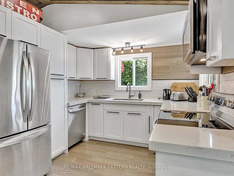 504 Pine Point Ln — Photo 5
