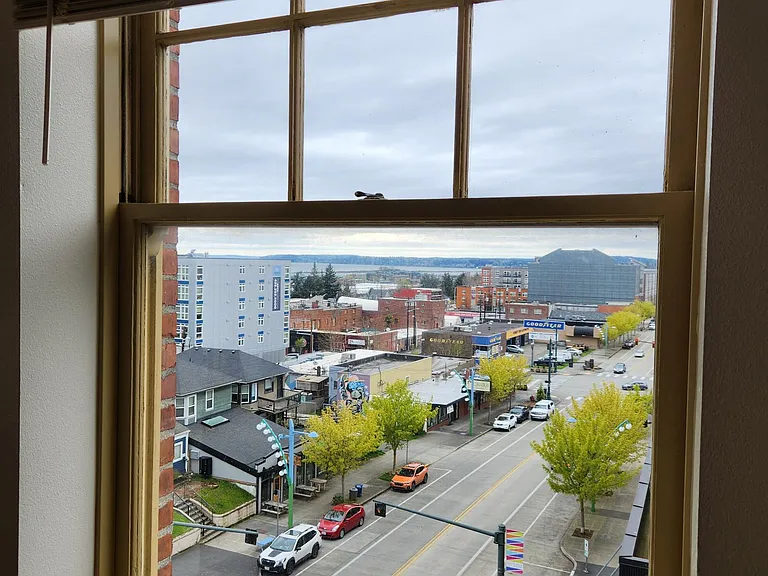 This view has a northerly water view.