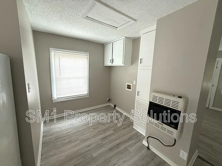 915 Willow Rd — Photo 17