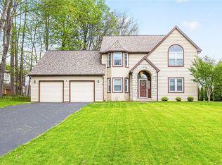4 Kerry Hl, Fairport, NY 14450