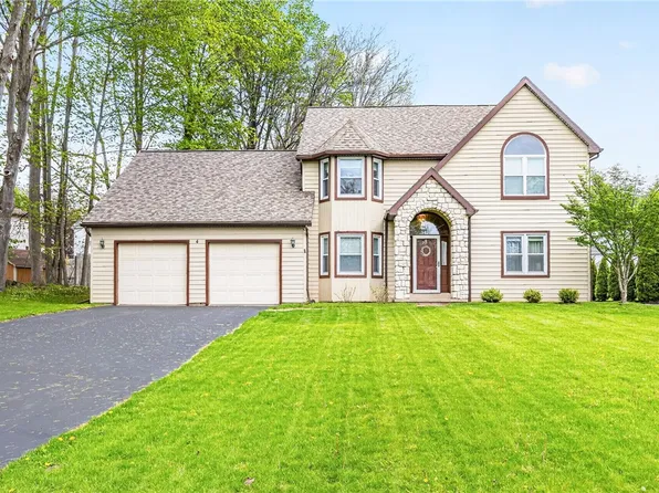 4 Kerry Hl, Fairport, NY 14450