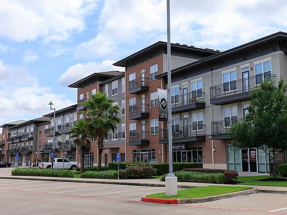 2nd image of 25222 Northwest Fwy APT 235