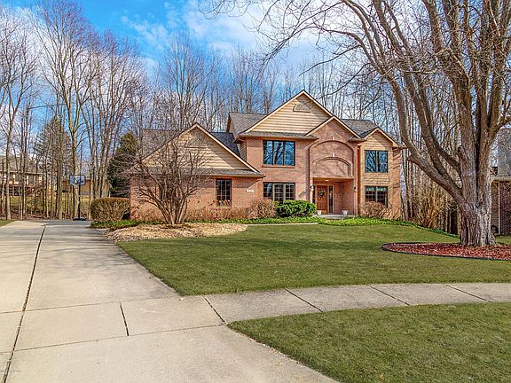 3rd image of 3520 Breezy Point Dr