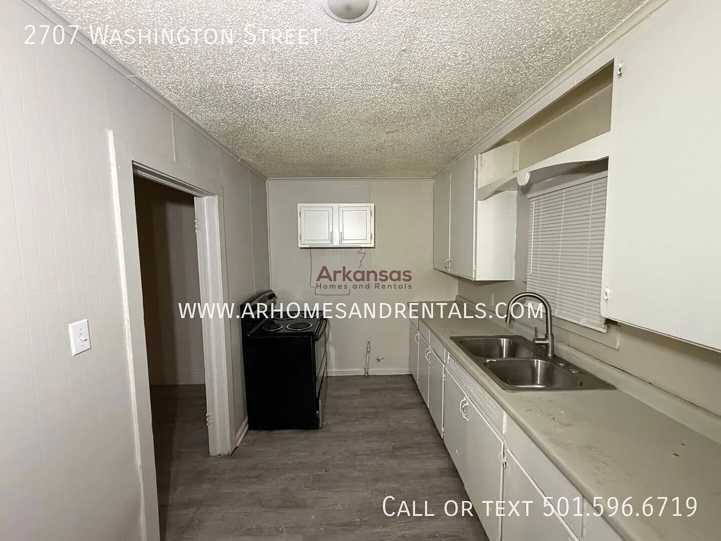 1/2 Off First Month's Rent ~ 2707 Washington Street - 4 Bedrooms | 2 Bathrooms — Photo 4