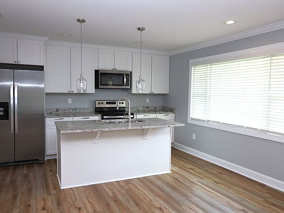 3rd image of 1201 N Oak St Unit B