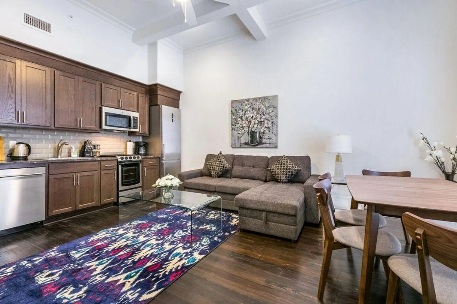 1 bed, 1.0 bath, 699 sqft, $3,933 — Photo 1