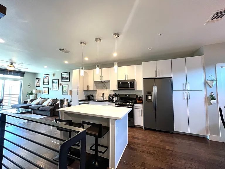 946 E Josephine St — Photo 7