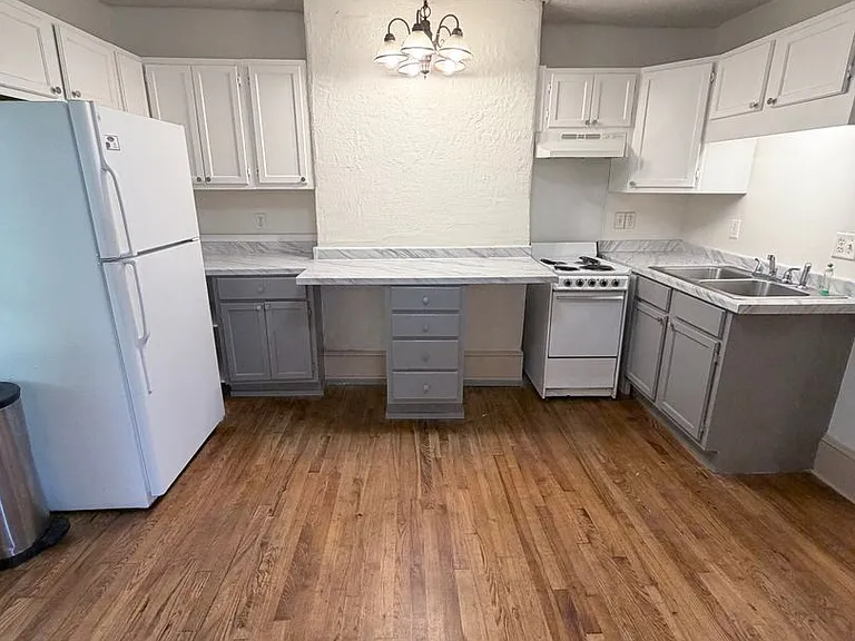 453 W Haywood St #A — Photo 6