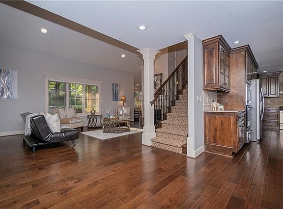 3rd image of 5901 Reinhardt Dr