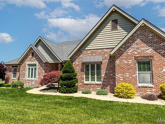 3rd image of 161 Darby Cir