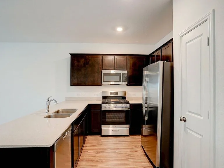 484 Gabbro Gdns — Photo 5