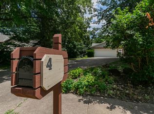 4 Vale Ct, Moline, IL 61265