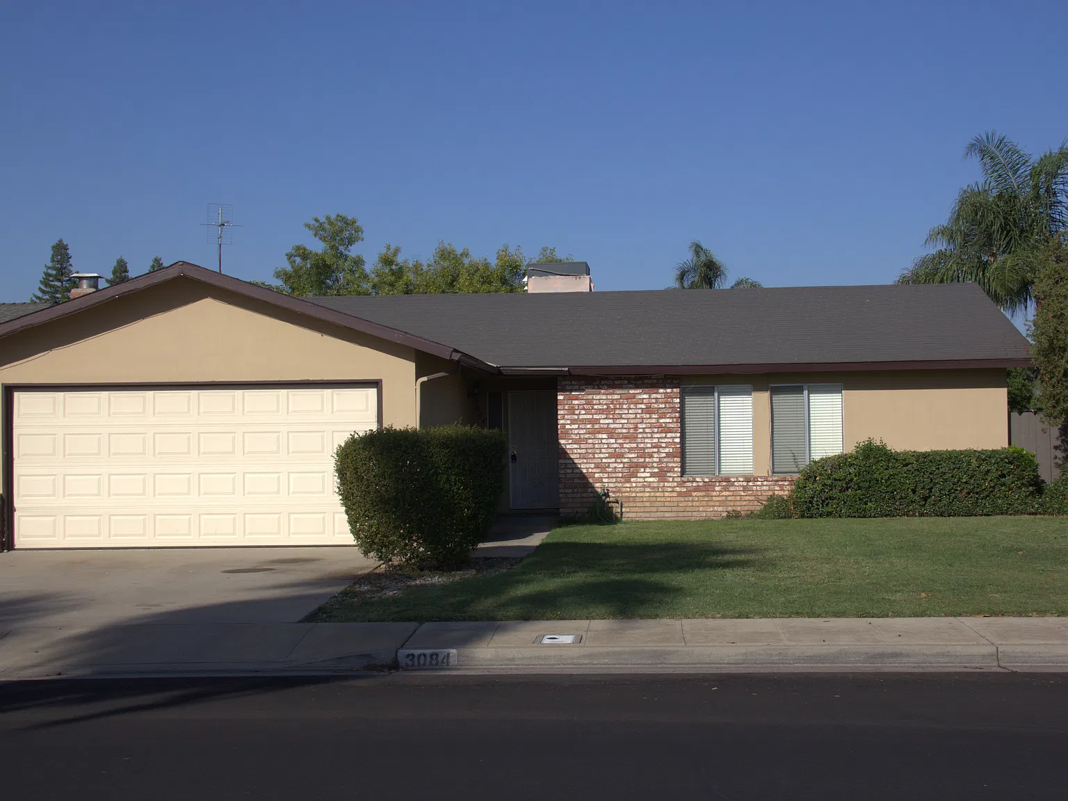 3 bed, 1248 sqft, $2,300 — Photo 2