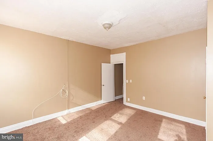 2400 W Baltimore St — Photo 14