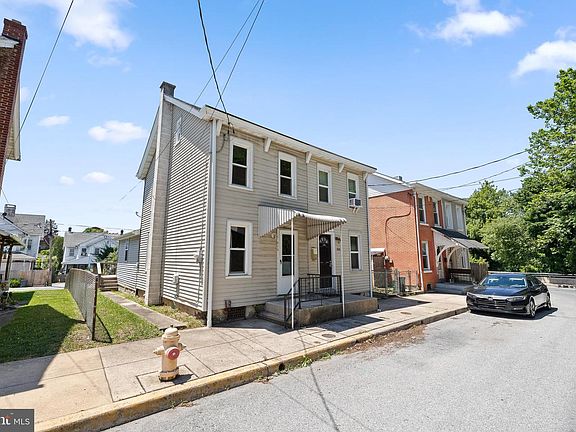 2nd image of 218 Cinder St