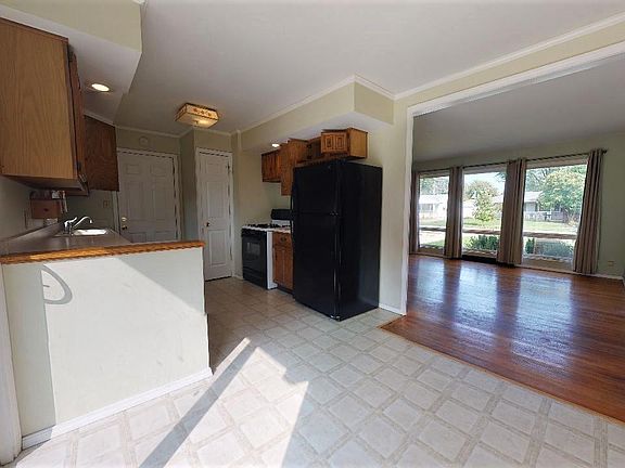 4th image of 1631 Gordon Dr