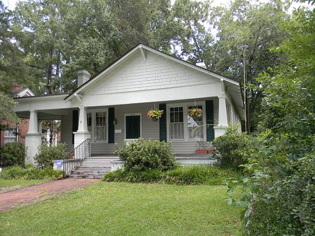 1st image of 909 E Walnut St