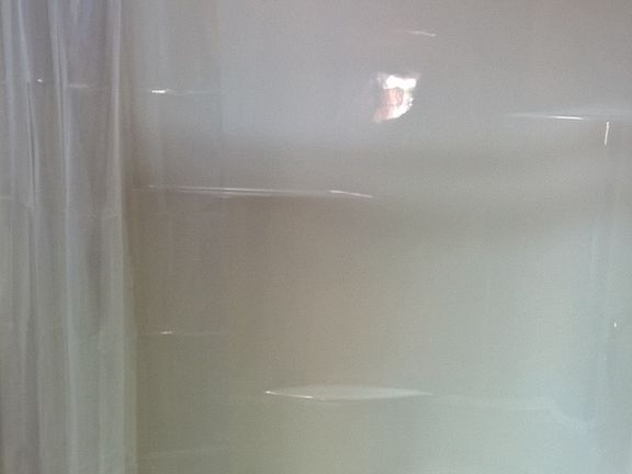 Shower / tub