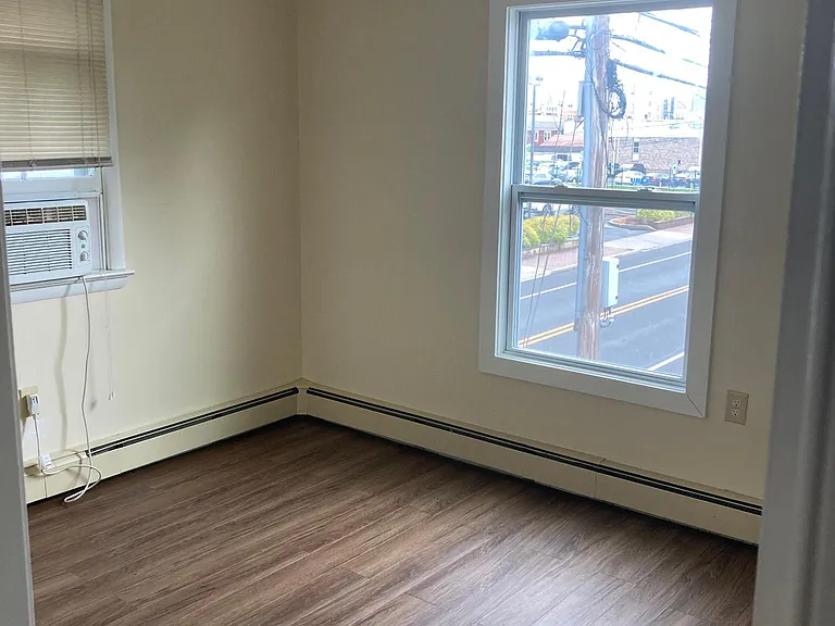 32 S Main St — Photo 12