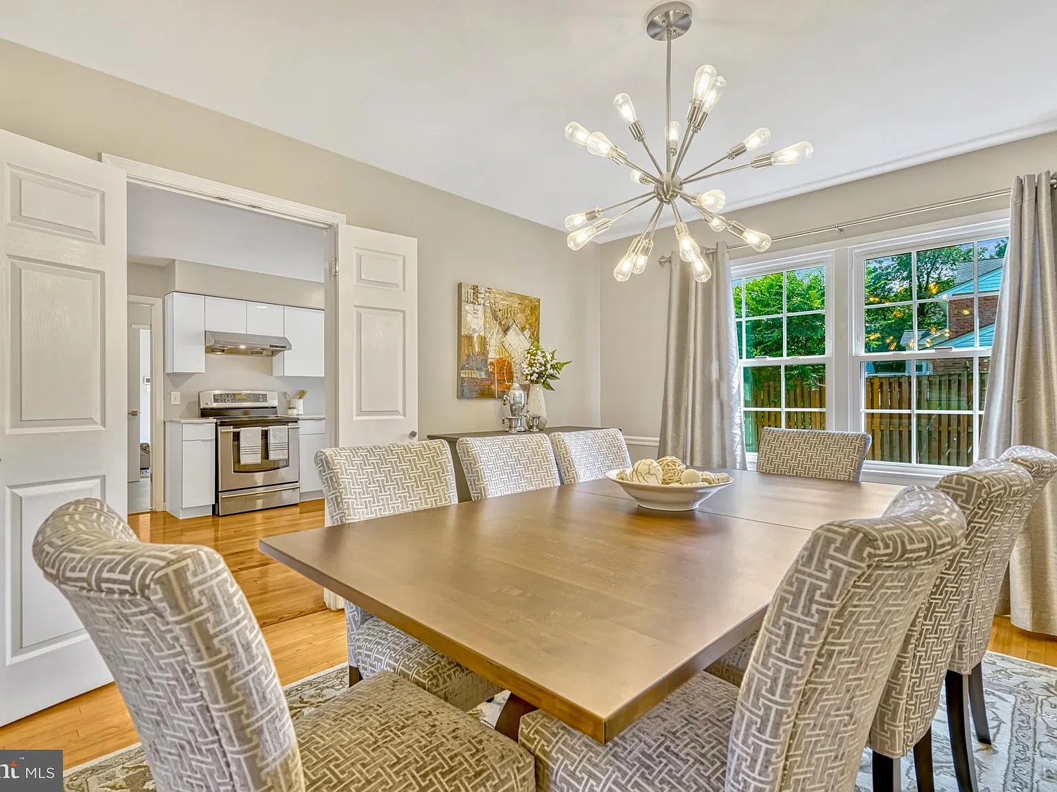 5 bed, 3.5 bath, 3895 sqft, $5,900 — Photo 4