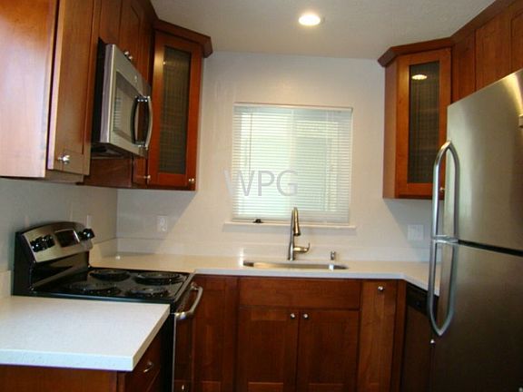 4th image of 1698 Ontario Dr APT 6