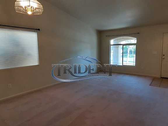 4th image of 1112 Plumas Links St