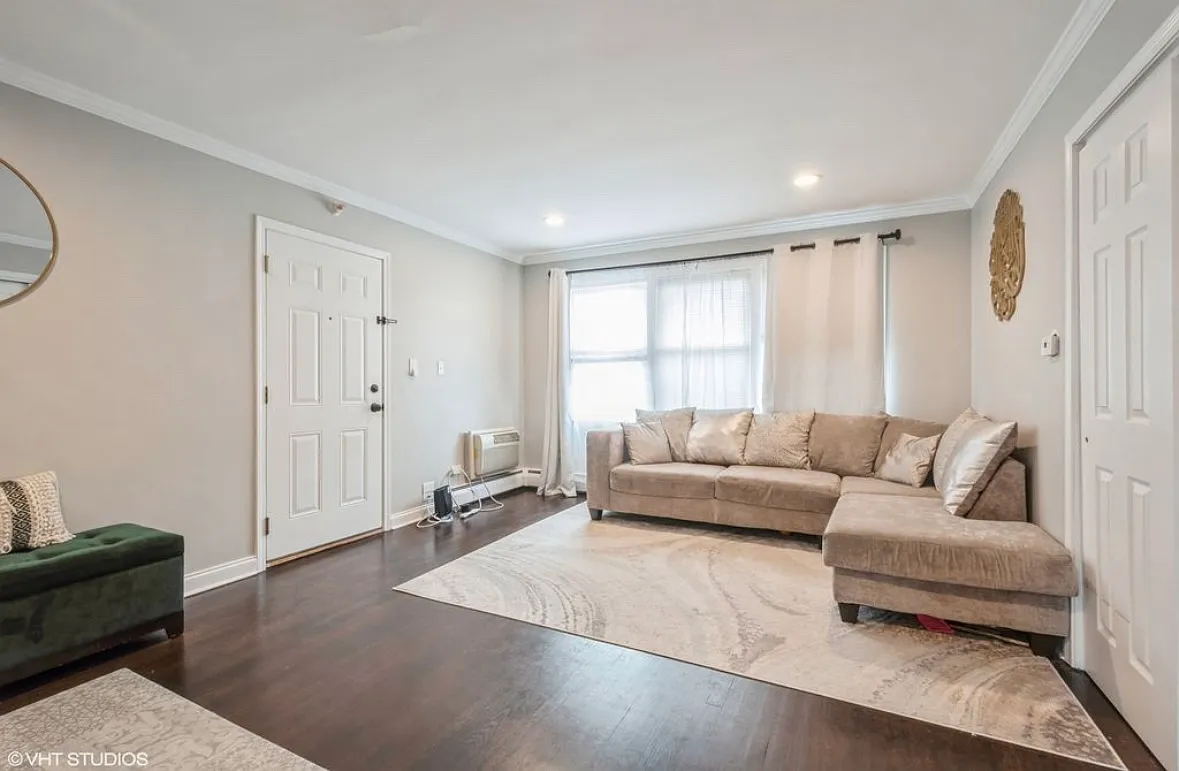 4629 Main St — Photo 3