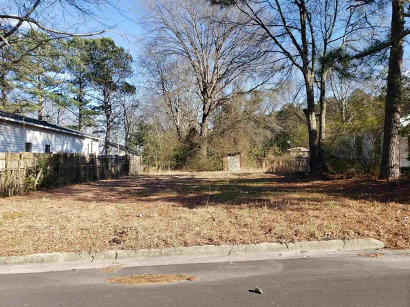 701 East St, Smithfield, NC 27577