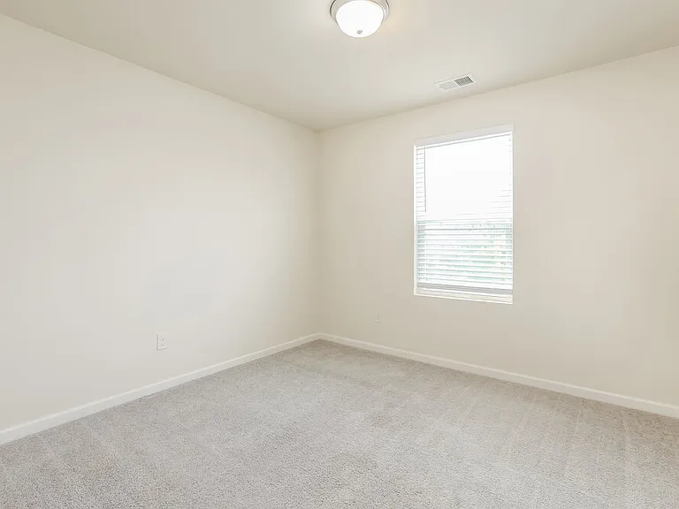 302 Freeman Cir — Photo 13