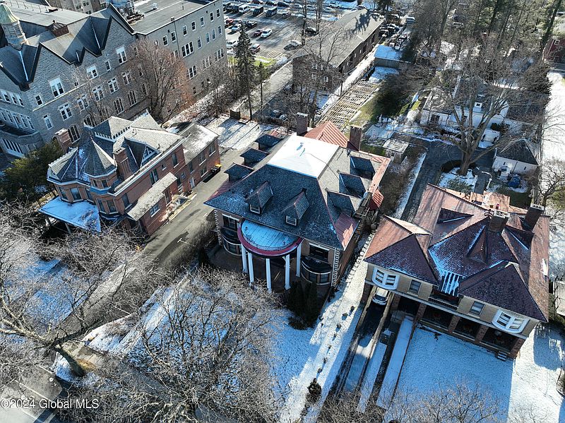 2nd image of 644B Madison Avenue