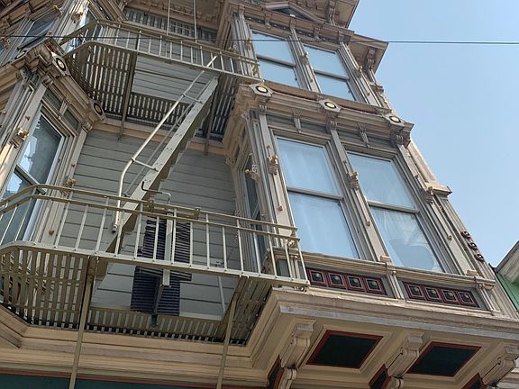 4th image of 2901 Mission St #1