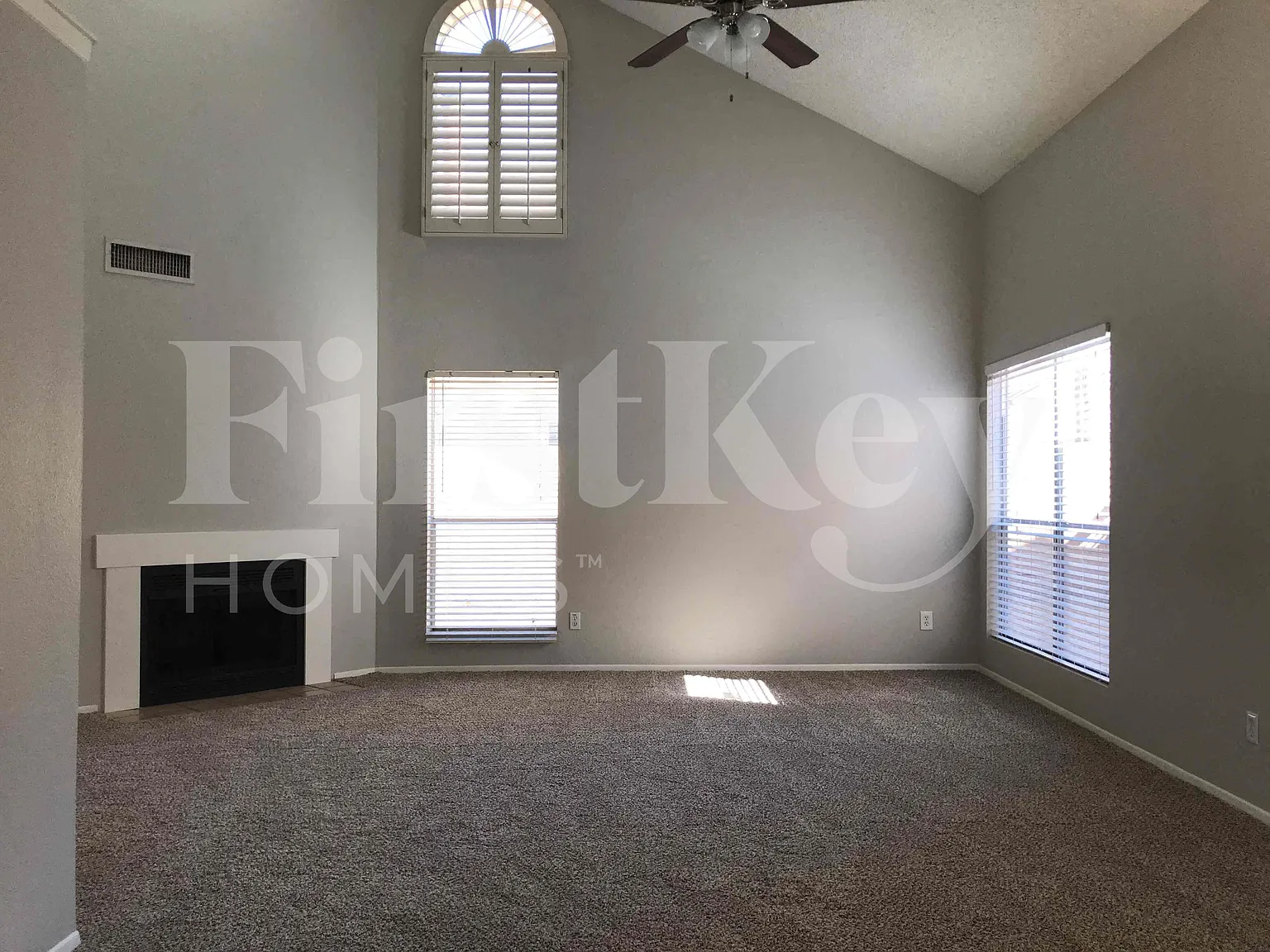3 bed, 2.5 bath, 1585 sqft, $1,915 — Photo 2