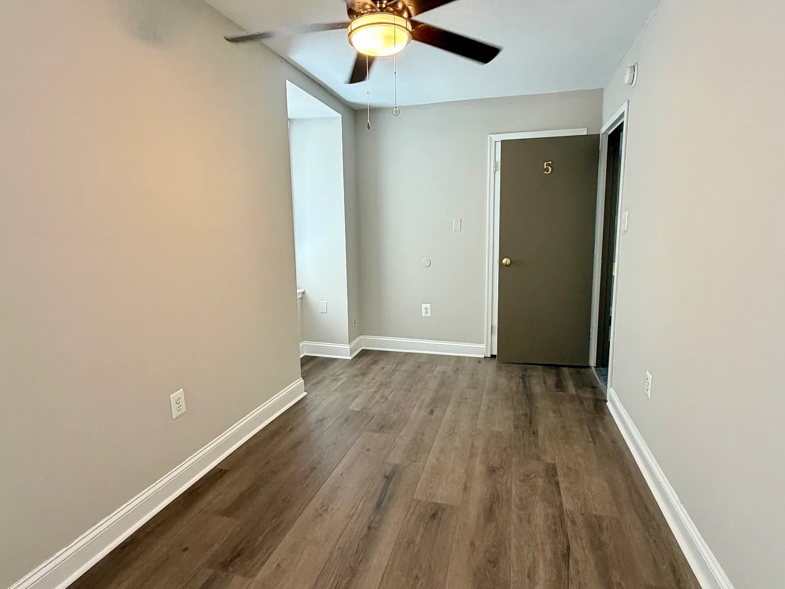 6 bed, 2471 sqft, $5,990 — Photo 3