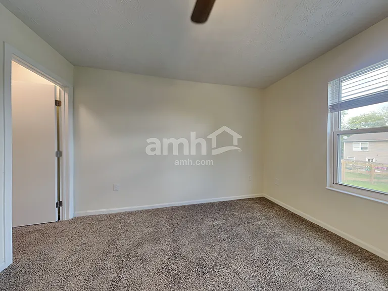 918 Arthur St — Photo 10