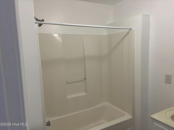 5th image of 2810 Mulberry Ln APT A