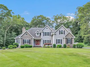 28 Aldo Dr, Woodbridge, CT 06525