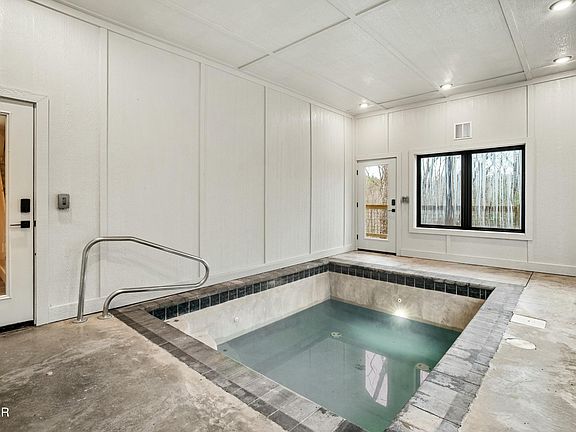 2nd image of 2232 Spurling Rd